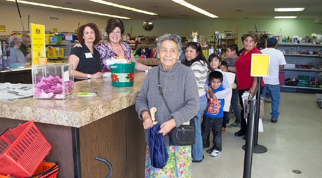 ramona-food-and-clothes-closet-donation-shopping-line