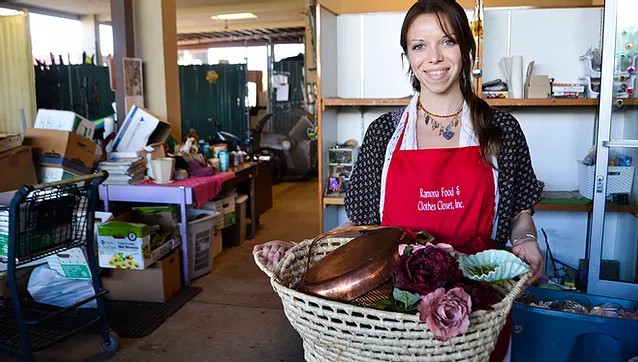 ramona-food-and-clothes-closet-donation-volunteer