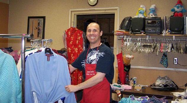 ramona-food-and-clothes-closet-donation-volunteer2