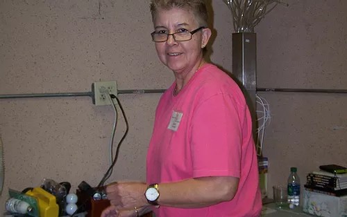 ramona-food-and-clothes-closet-volunteer