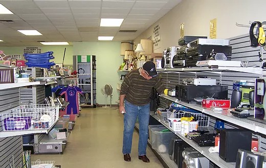 thrift-store-02